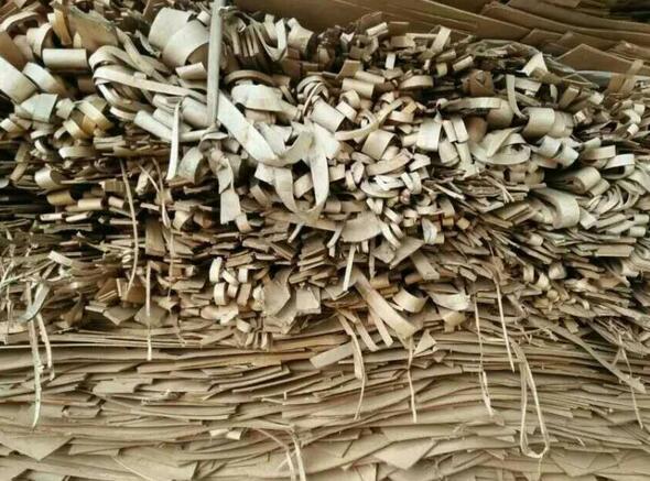 废旧牛皮纸的原料是植物纤维还是非植物纤维？